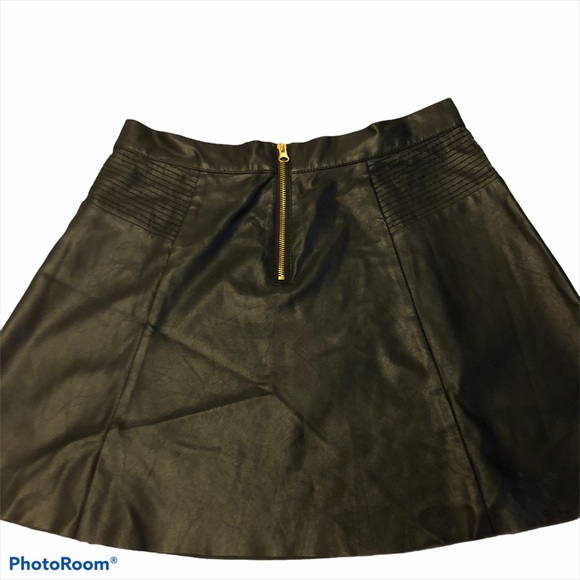 Faux leather skirt - Picture 3 of 3